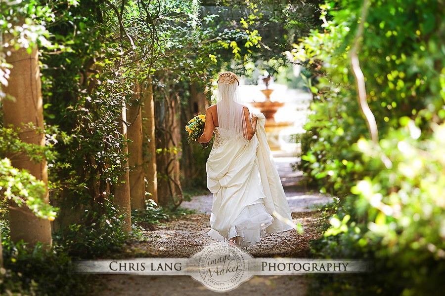 Picture of Bride at the Pergola in Airlie Gardens, Wilmington NC